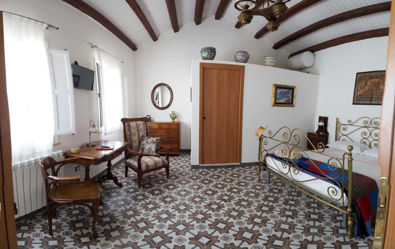 בוסטו פאליצולו B&B Manca1Fiorino חדר תמונה